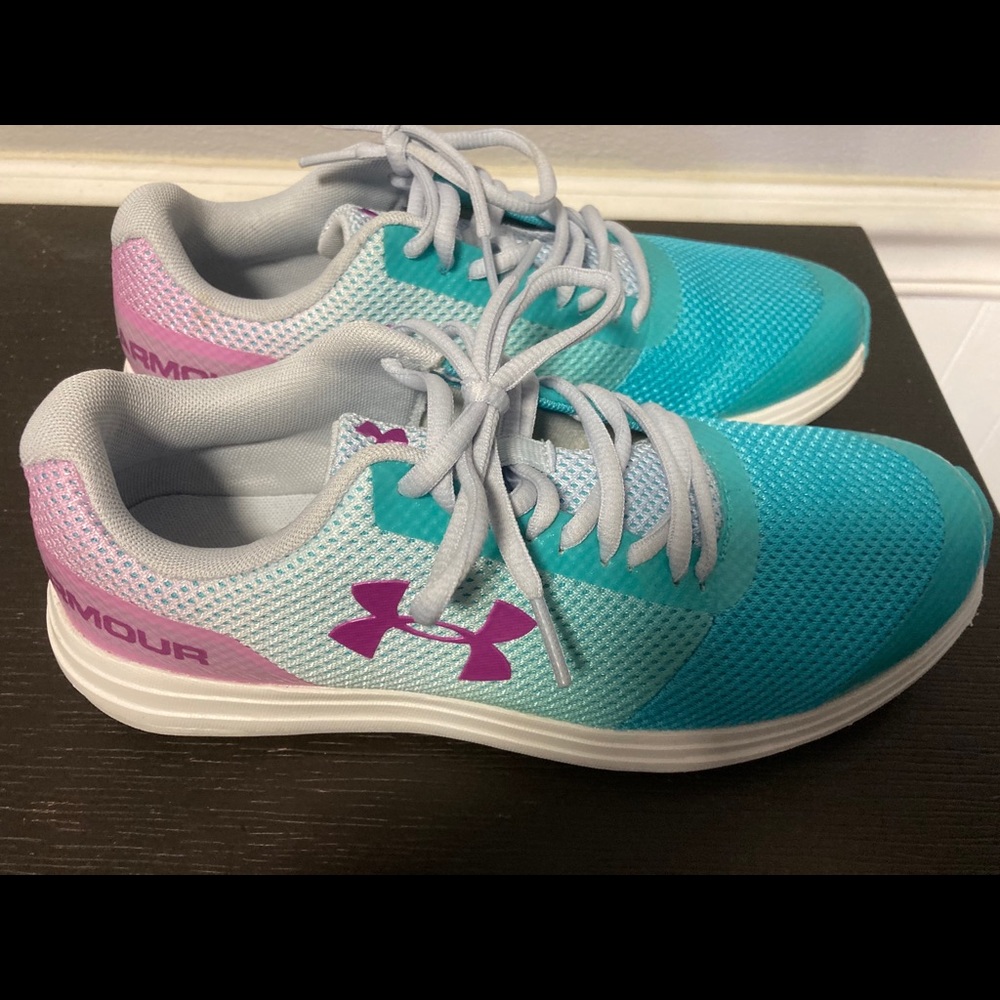 6.5Y under armor shoes